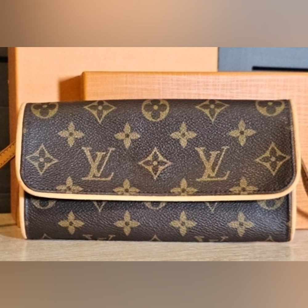 Authentic LOUIS VUITTON Pochette Twin PM Crossbody / Shoulder Bag
